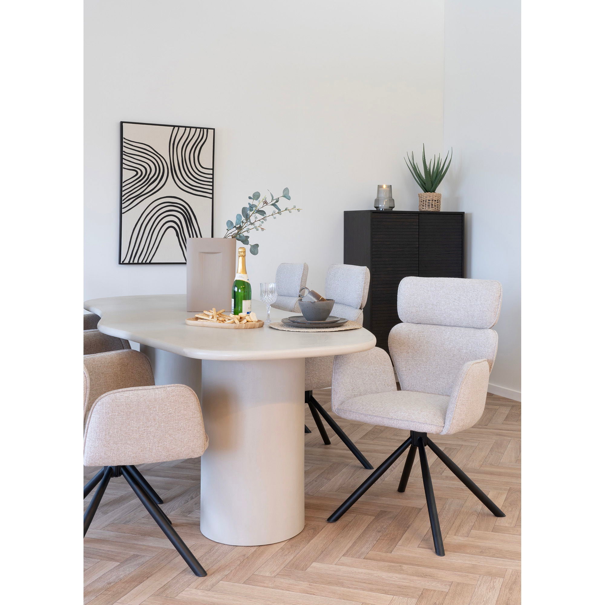 Cordoba Esszimmerstuhl 2er Set – Drehbarer Stuhl mit Armlehnen, Stoff in Sand, schwarze Beine, 61×61×95 cm