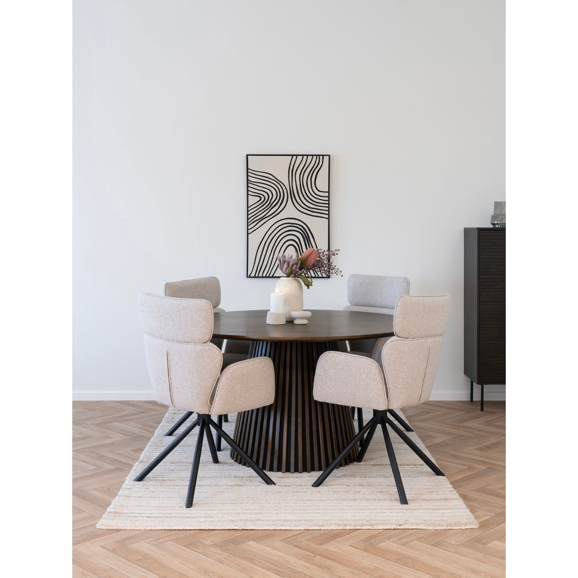 Cordoba Esszimmerstuhl 2er Set – Drehbarer Stuhl mit Armlehnen, Stoff in Sand, schwarze Beine, 61×61×95 cm