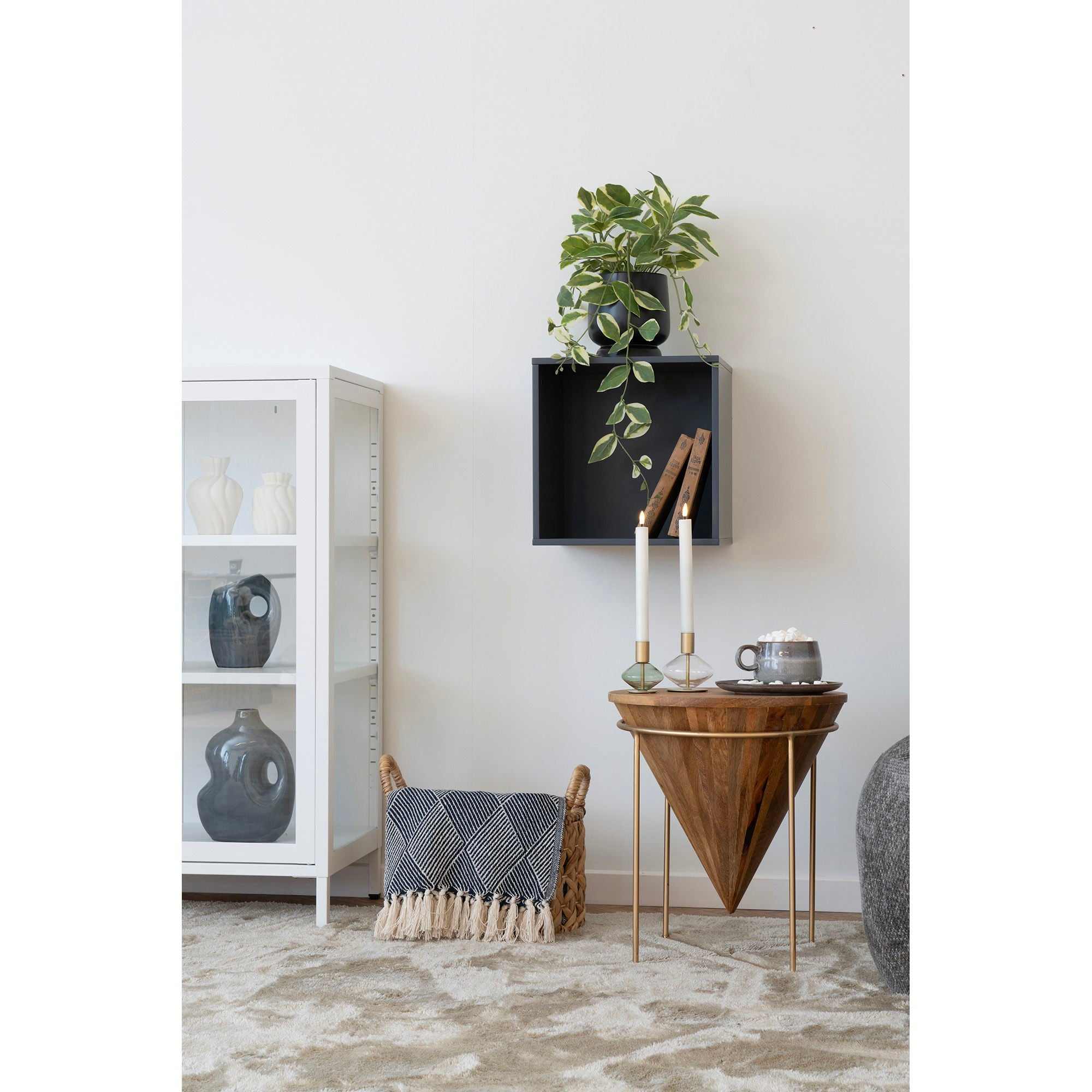 Hapur – Couchtisch aus Mangoholz und Stahl, natur, Ø40x43 cm