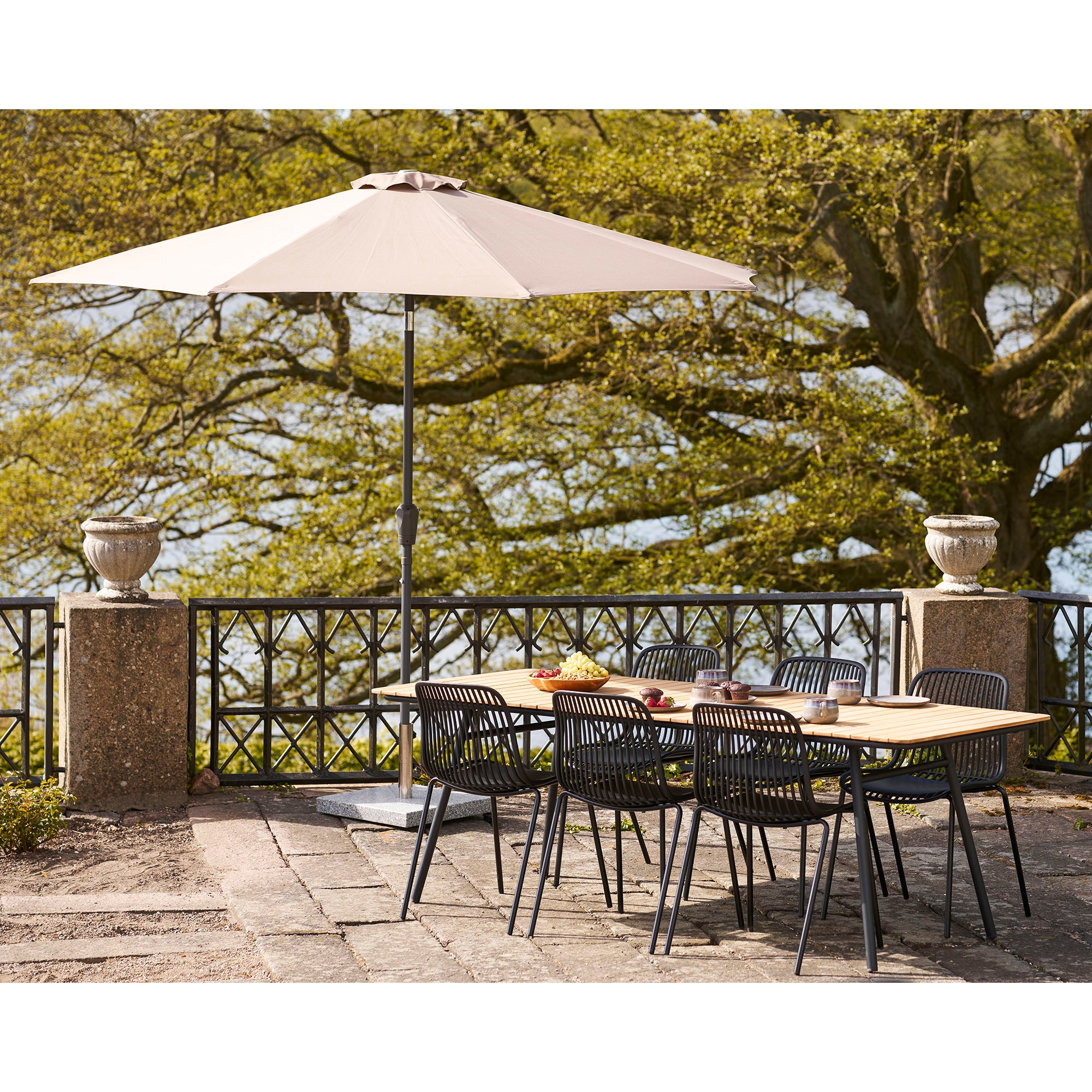 Branson Gartenstuhl 4er Set – Stapelbarer Esszimmerstuhl, schwarz, Polypropylen