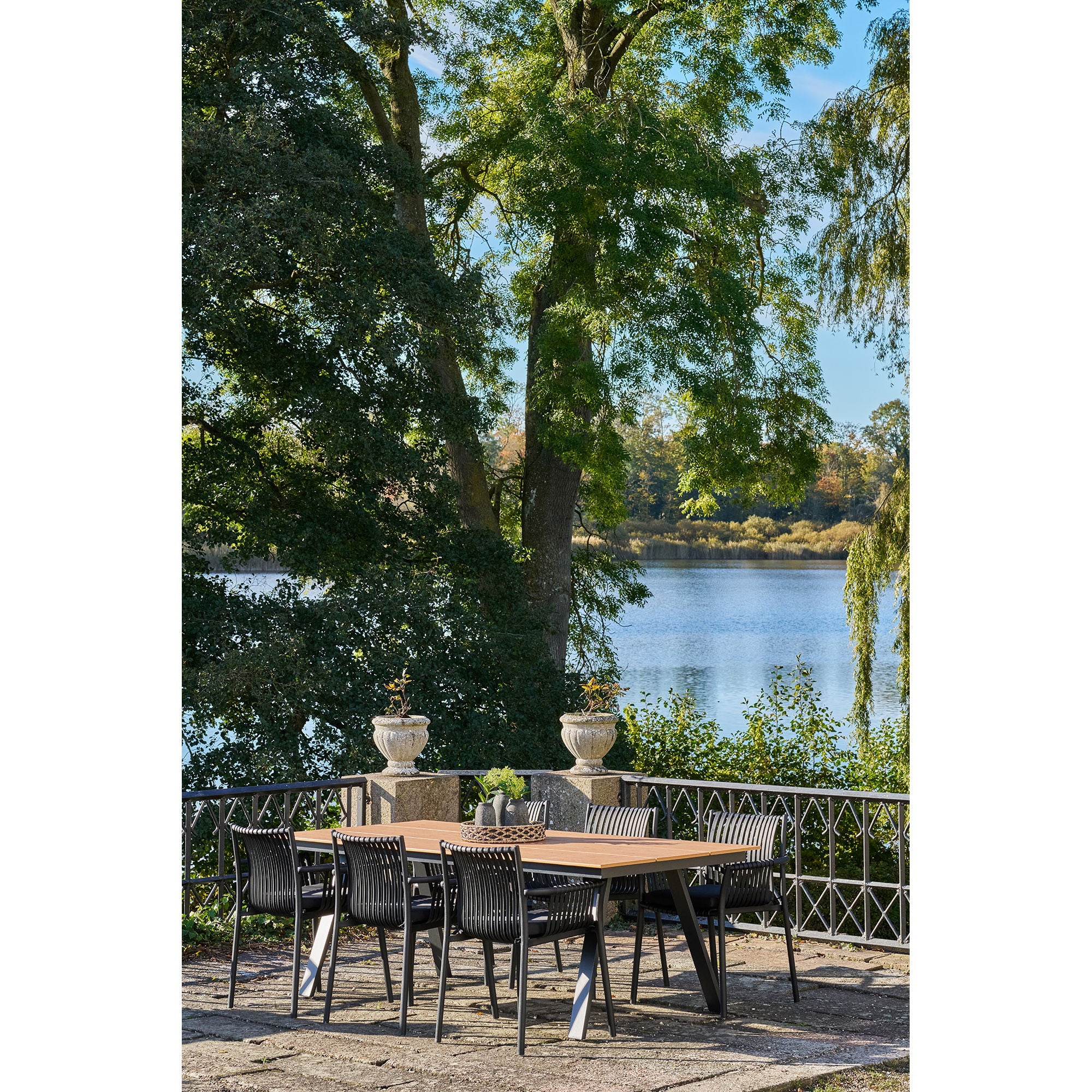 Toronto Esstisch – 220×100 cm, Nonwood (PE) & Aluminium, natur